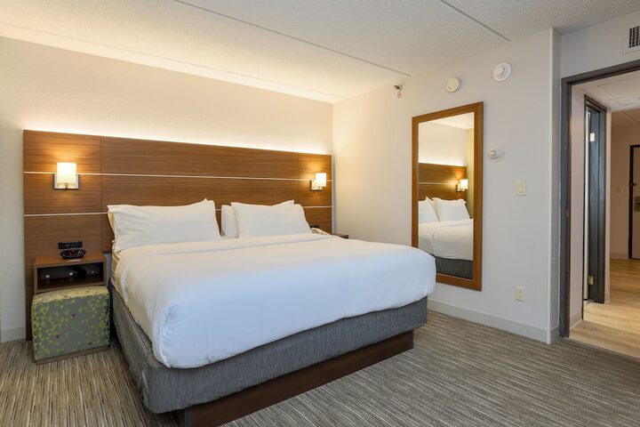 Room 32 of 50