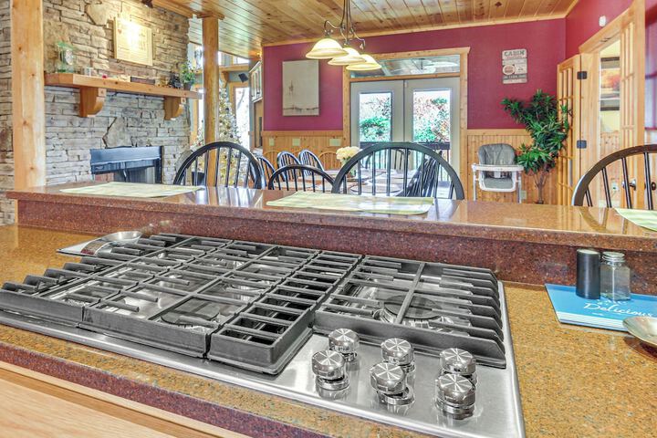 Ellijay Cabin Rental w / Hot Tub + Mountain Views!