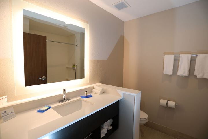 Room 16 of 43