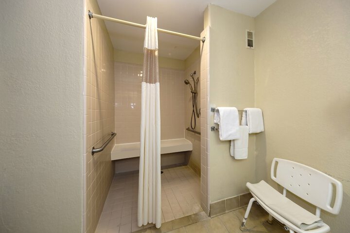 Room 16 of 34
