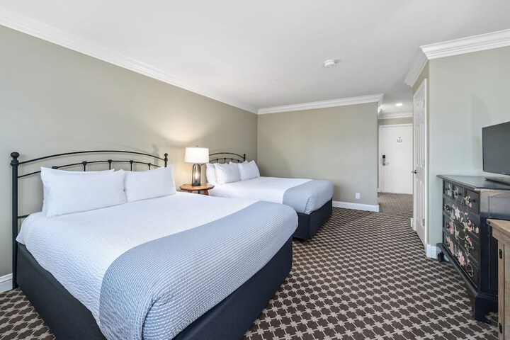 Cambria Pines Lodge