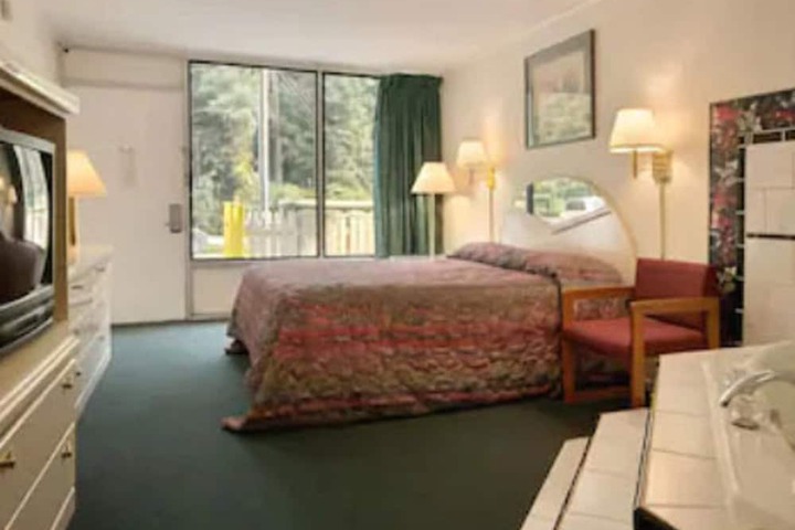 Room 17 of 19