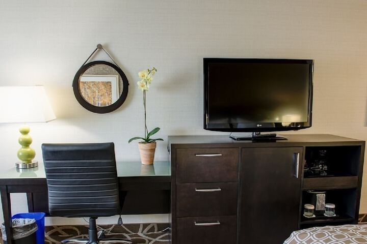 Crowne Plaza Kitchener-Waterloo by IHG