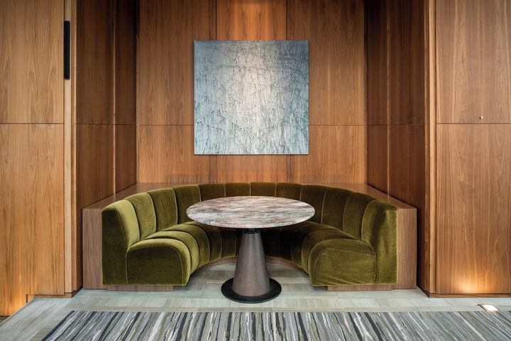 Lounge 68 of 92