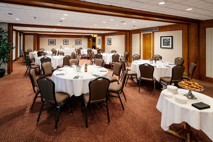 Ballroom/Hall 20 of 21