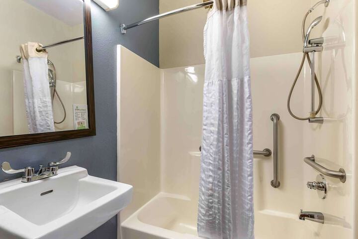 Extended Stay America Select Suites Hartford Manchester