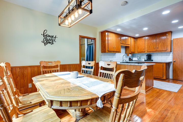 Grand Blanc Rental w / Gas Grill & Private Yard
