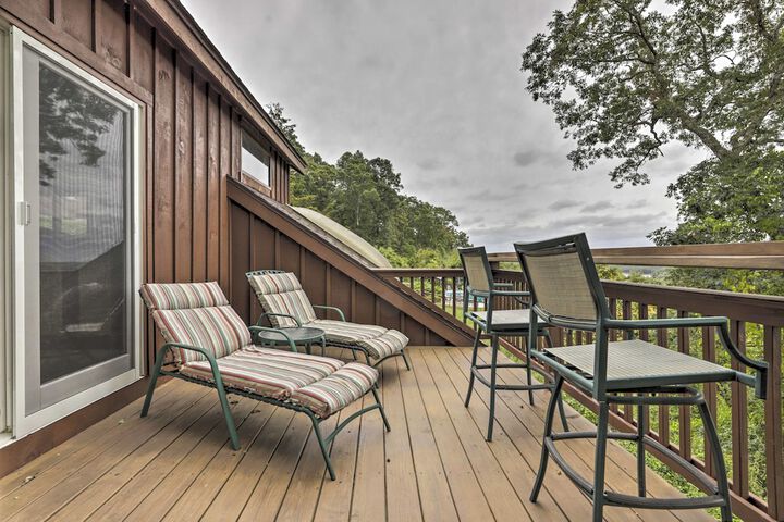 Private Guest House w / Deck + Spectacular Views!