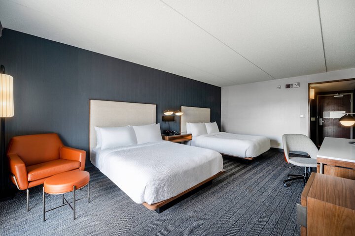 Room 32 of 47