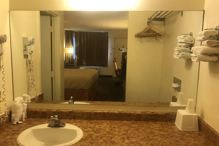 Travelers Inn & Suites