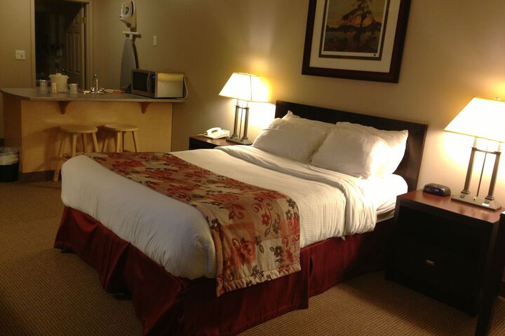 Petawawa River Inn and Suites