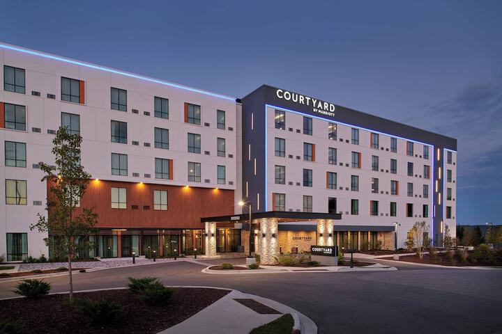 Hotel 2 of 51