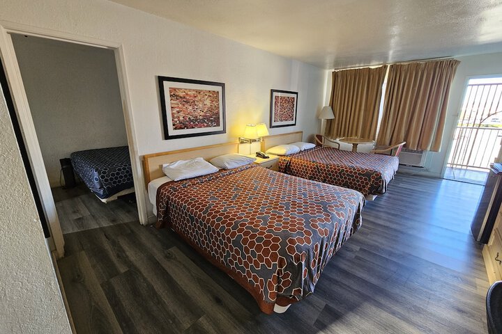 Room 14 of 27