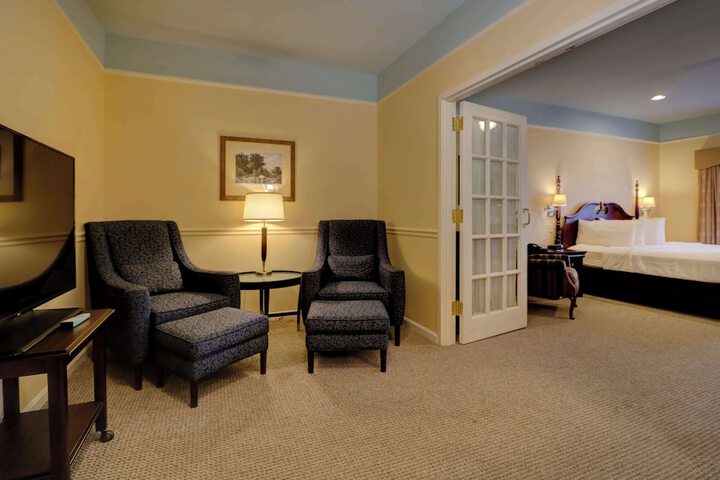 Room 53 of 142