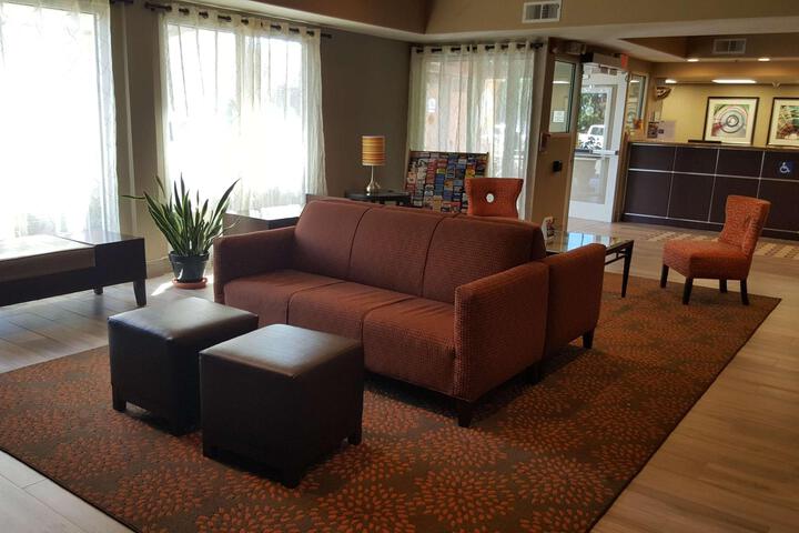 Best Western Plus Airport Inn Suites