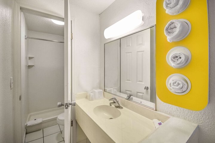 Room 10 of 34