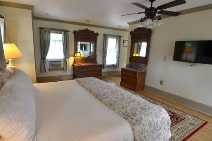 Room 34 of 130