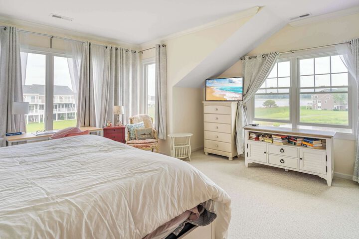 Whale of a Time Waterfront Stay for 10 With Resort-style Amenities