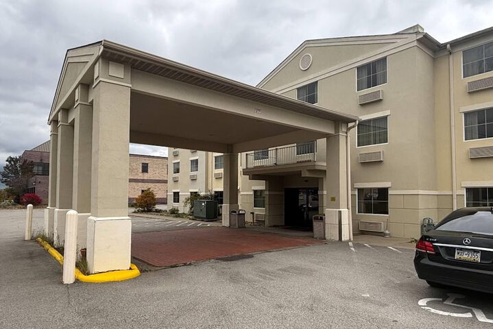 Wingate by Wyndham Pittsburgh / West Mifflin