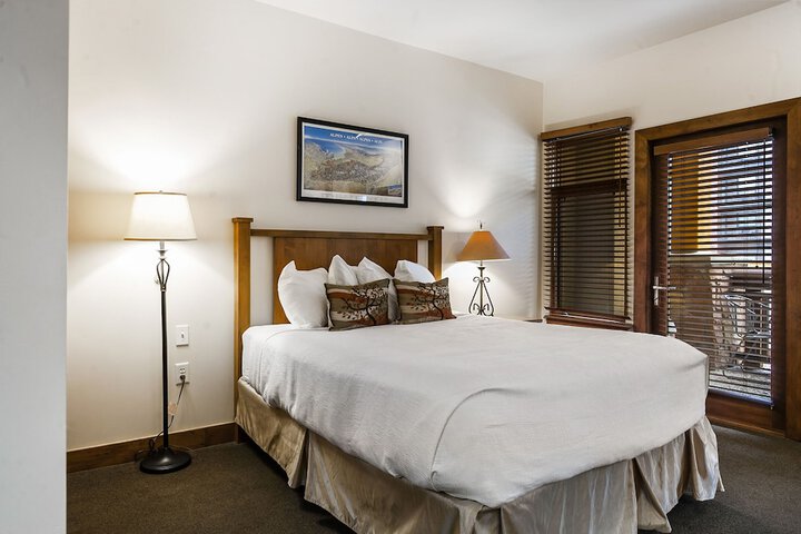 Room 200 of 261