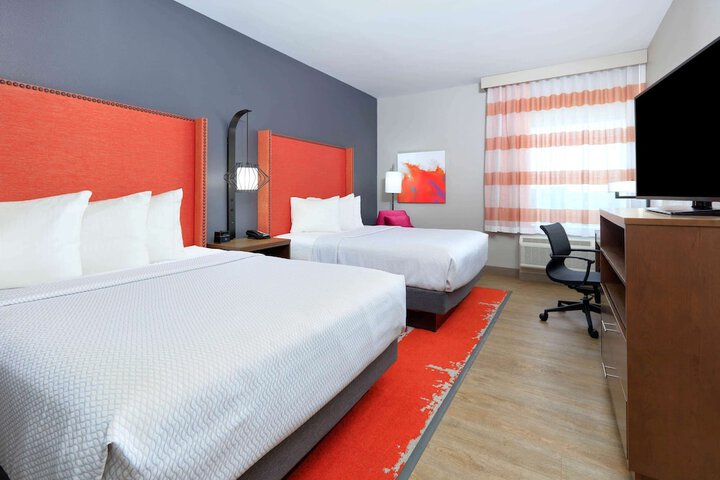 Room 10 of 26