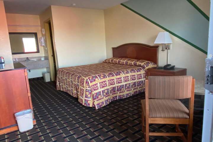 Room 8 of 13