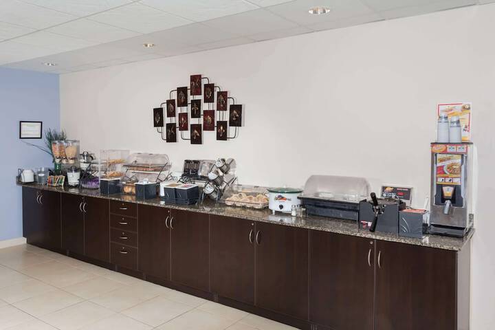 Breakfast/Coffee Service 19 of 25