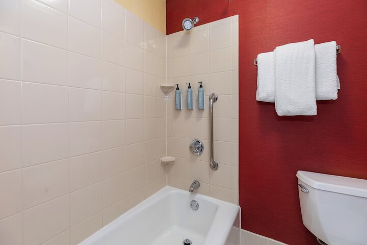 Courtyard by Marriott Toledo Airport Holland