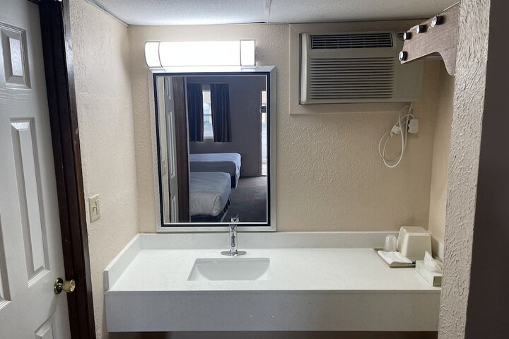 Room 30 of 33
