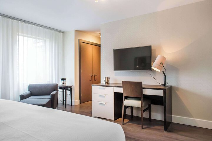 Room 17 of 36