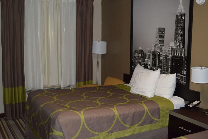 Room 17 of 28