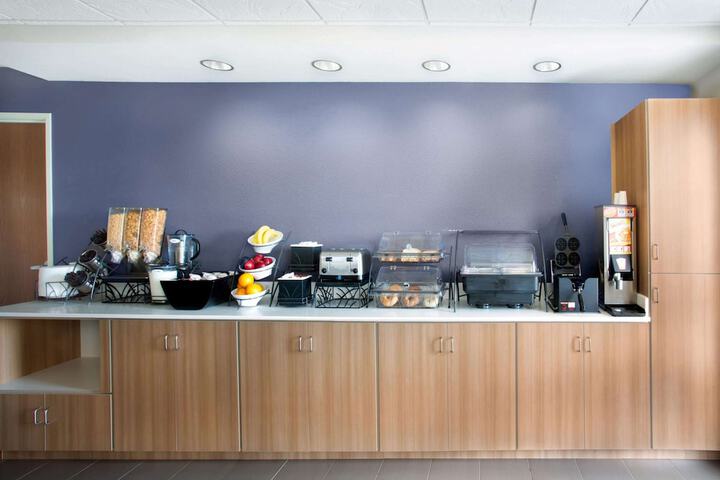 Breakfast/Coffee Service 22 of 25