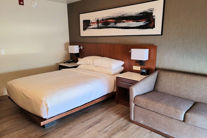 Room 18 of 33
