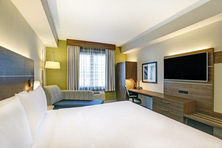 Room 28 of 40
