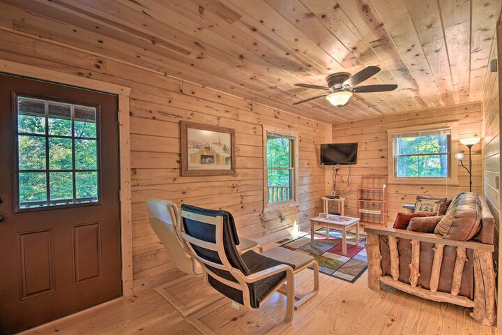 Secluded Cabin w / Deck 13 Miles to Downtown Murphy