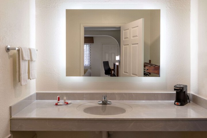 Room 20 of 40