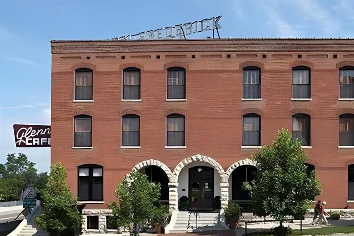 HOTEL FREDERICK - BED AND BREAKFAST