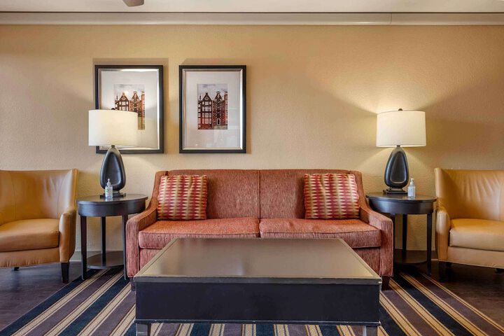 Hotel Interior 4 of 32