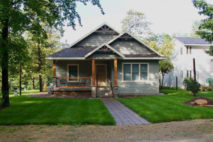 Lakefront Home 4 Bedroom 4 Bath Sleeps 12