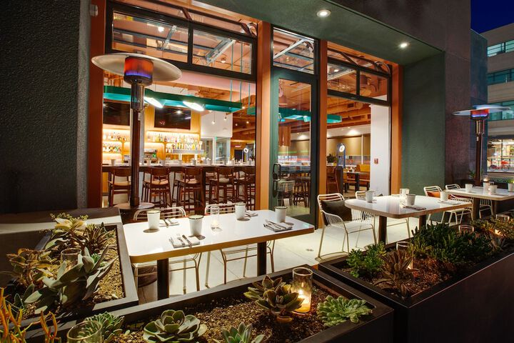 Dining 26 of 37