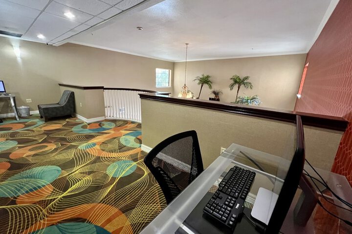 Business Center 34 of 36