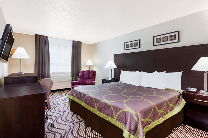 Room 4 of 17