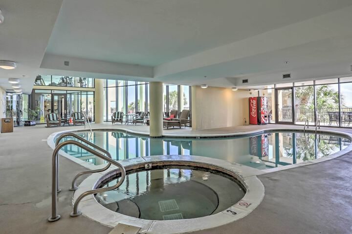 Beachfront Bliss on Dauphin Island w / Pool Access!
