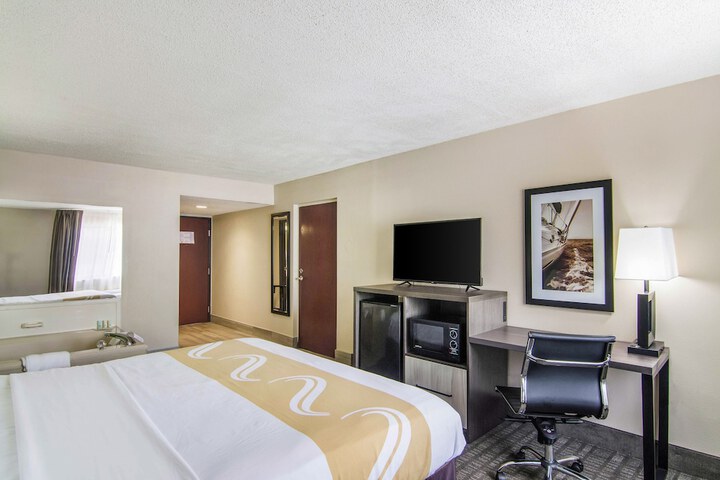 Room 25 of 41