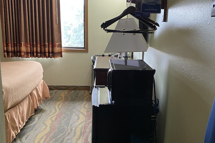 Travelodge by Wyndham La Porte / Michigan City Area