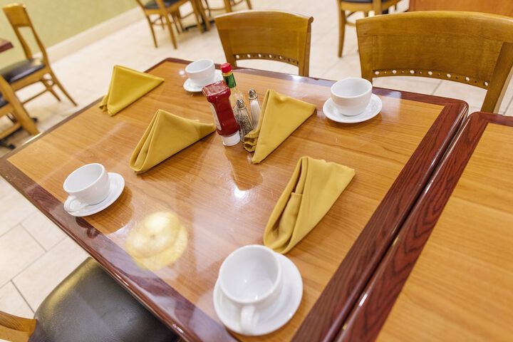 Dining 60 of 72