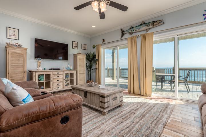 Awake on the Gulf - Gulf Front! Gaze Up at the Stars From Your Large Deck While Listening To The Waves Crash. 4 Bedroom Home by RedAwning