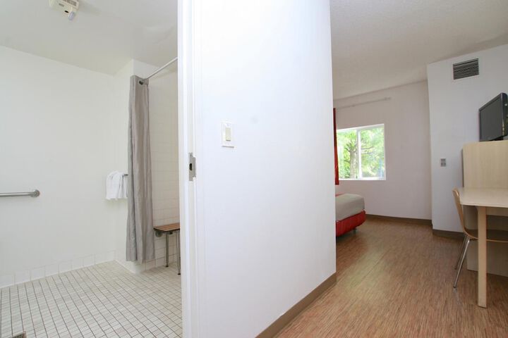Room 20 of 28