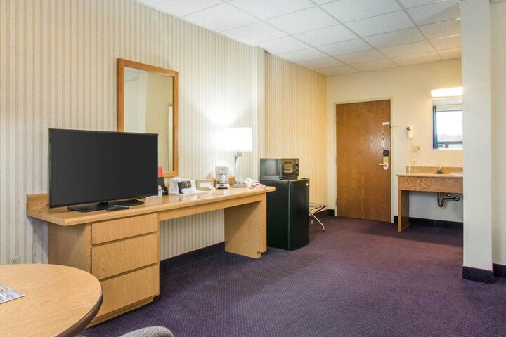Room 9 of 25