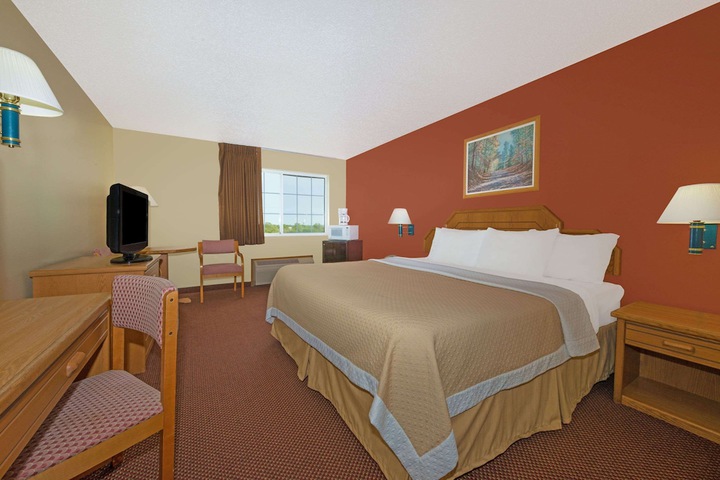 Days Inn by Wyndham Cameron